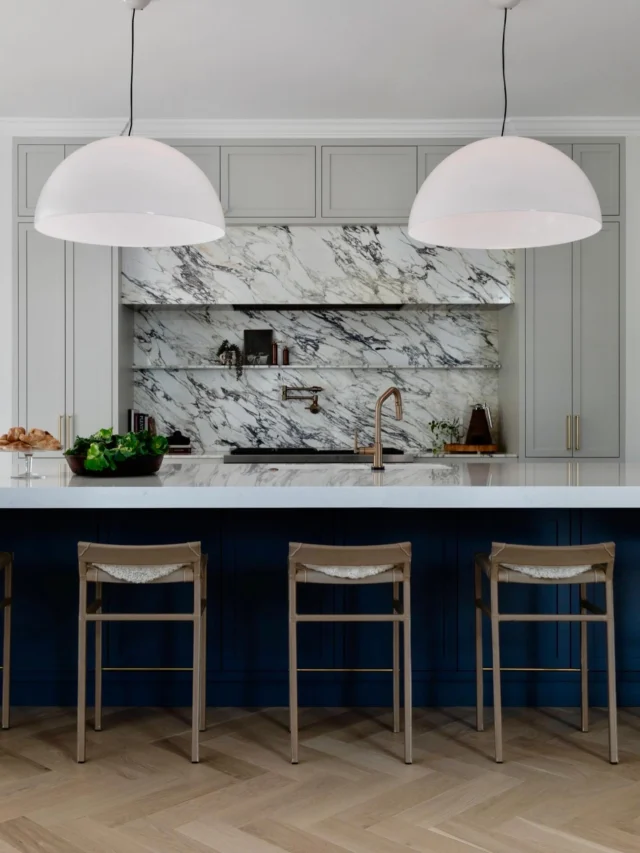 - Thank you to the design team @suitesixdesign for including South Hill Home in this beautiful project 🙏Will these amazing photos of our #clientchateauintux project make you audibly gasp?!Too many beautiful things to mention 😍Drop your questions below!Interior Design and Furniture: @suitesixdesign
Architecture: @johnduerksen_architecture
Builder: @brownstoneestates
Photos: @mm_archvisuals
Styling collab with @paigederksen
Millwork: @kroekercabinets
Stone Fabrication: @carraratile
Decor Pieces: @urbantreasuresshop#customhomes #marblebacksplash #kitchen #luxuryhomes #suitesixdesign #interiordesign #winnipeginteriordesigner #mirageflooring #houseandhome